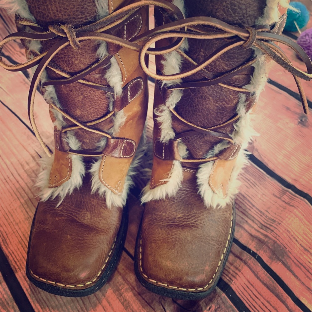 Cabela’s Women’s Leather Boots Size 6